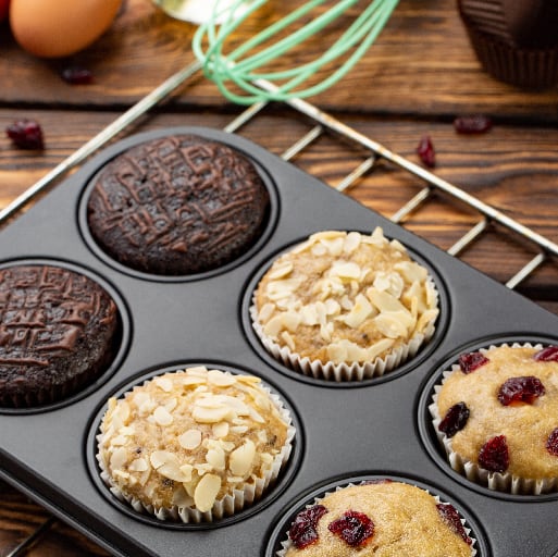 Muffins de vainilla y chocolate rellenos