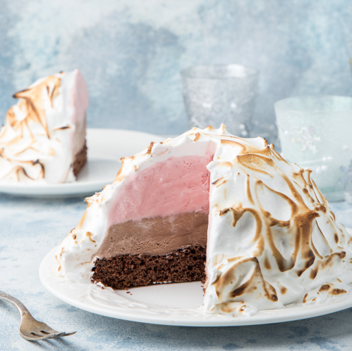 Postre helado con merengue