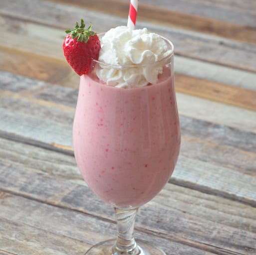 Milkshake de frutilla y frutos rojos